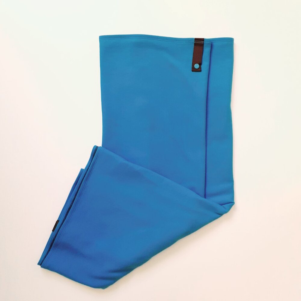 Lululemon Vinyasa Scarf Rulu in Cornflower Blue / Black